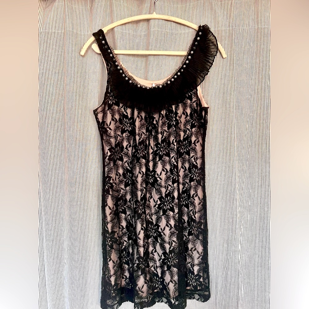 Sultry, pearly, asymmetrical frillaciousness